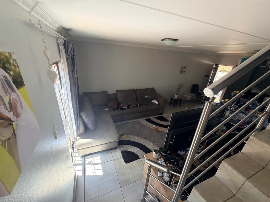 2 Bedroom Property for Sale in Blue Hills Gauteng