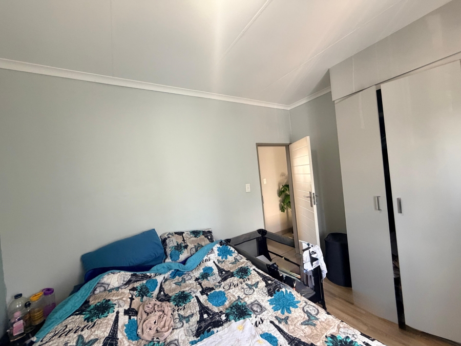 2 Bedroom Property for Sale in Blue Hills Gauteng