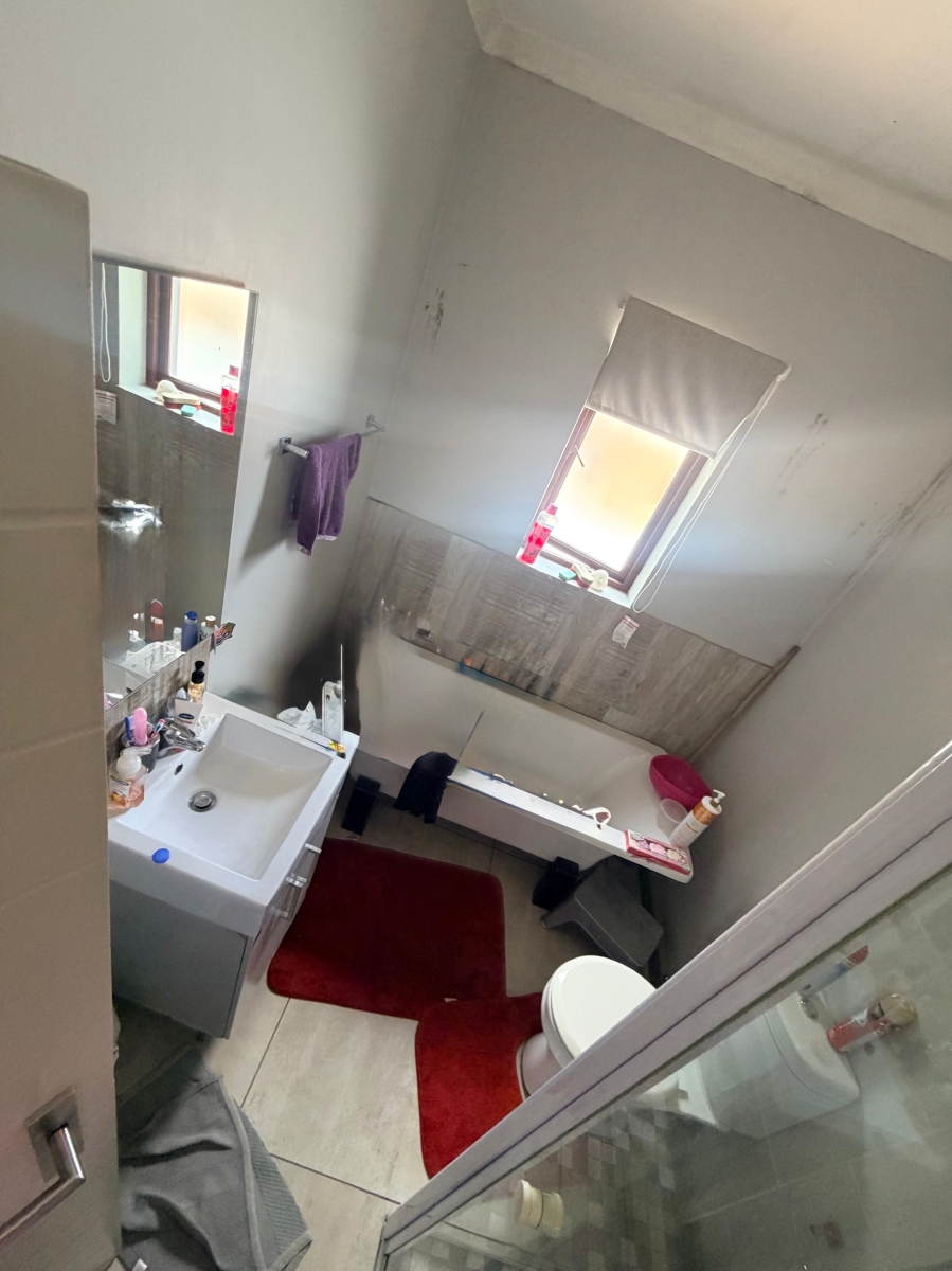 2 Bedroom Property for Sale in Blue Hills Gauteng