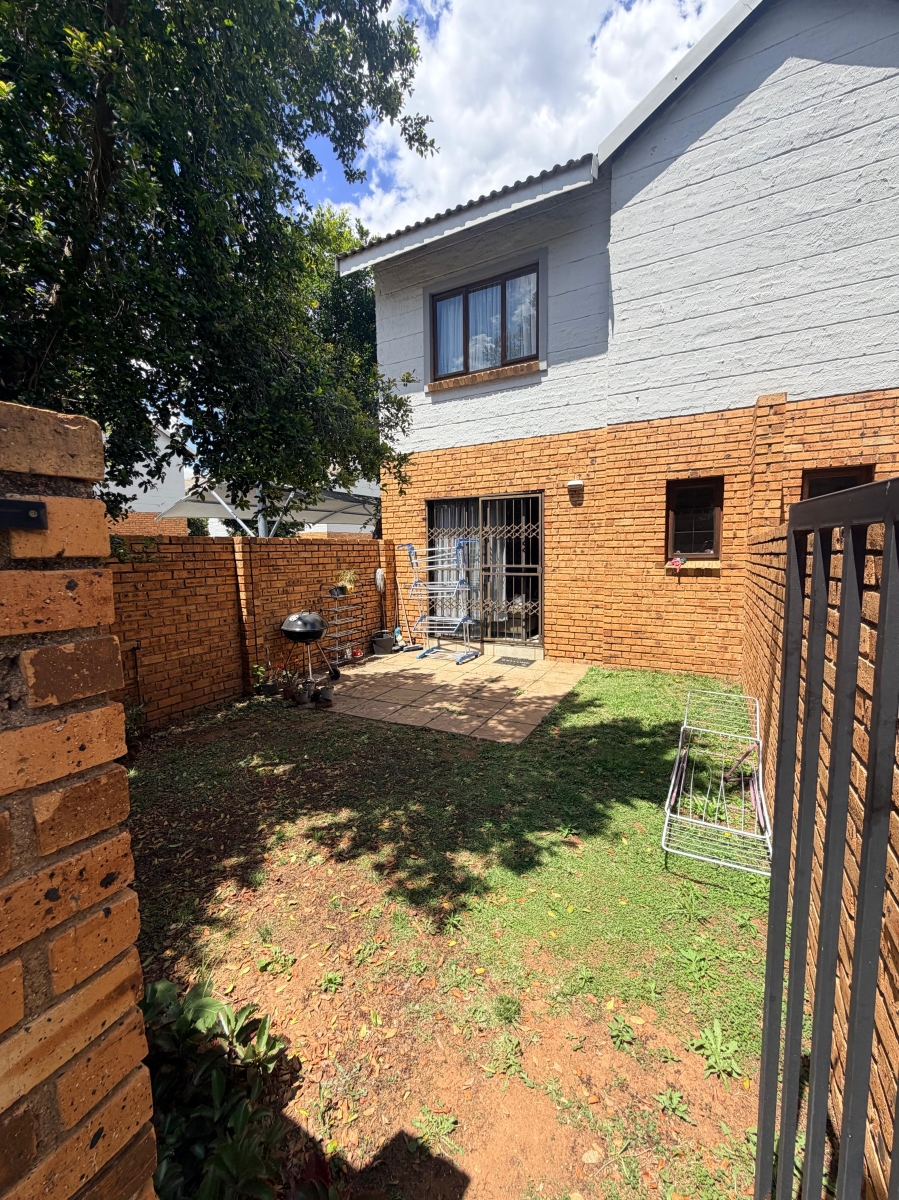 2 Bedroom Property for Sale in Blue Hills Gauteng