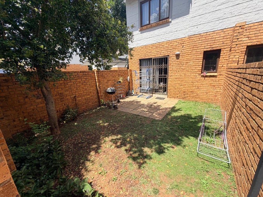 2 Bedroom Property for Sale in Blue Hills Gauteng