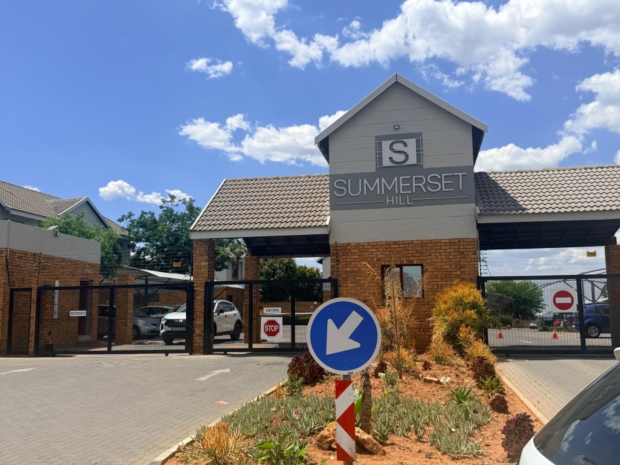 2 Bedroom Property for Sale in Blue Hills Gauteng
