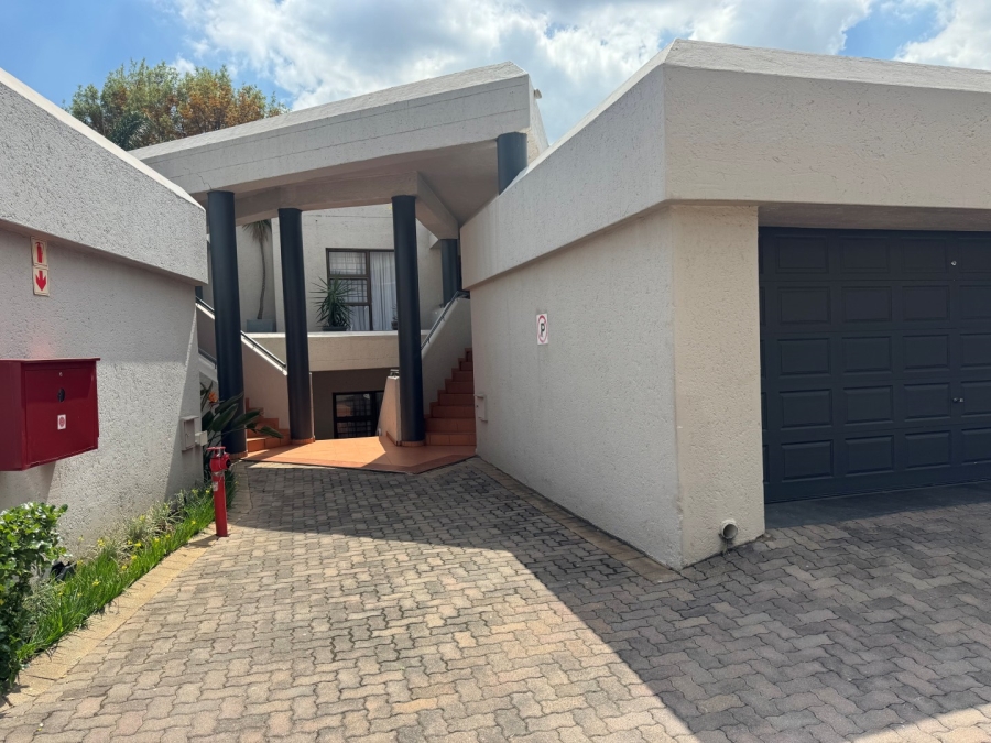 To Let 3 Bedroom Property for Rent in Benmore Gardens Gauteng