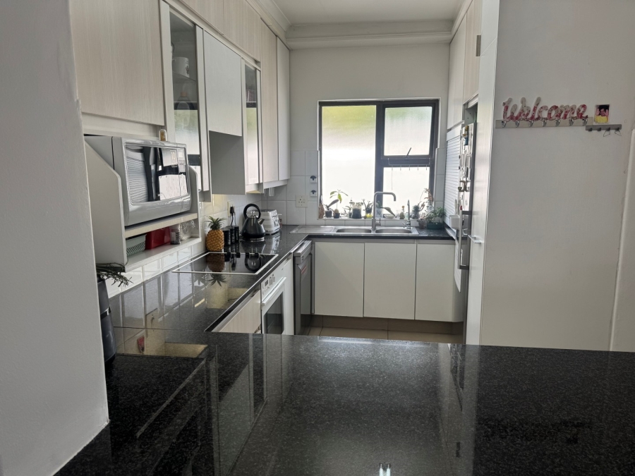 To Let 3 Bedroom Property for Rent in Benmore Gardens Gauteng
