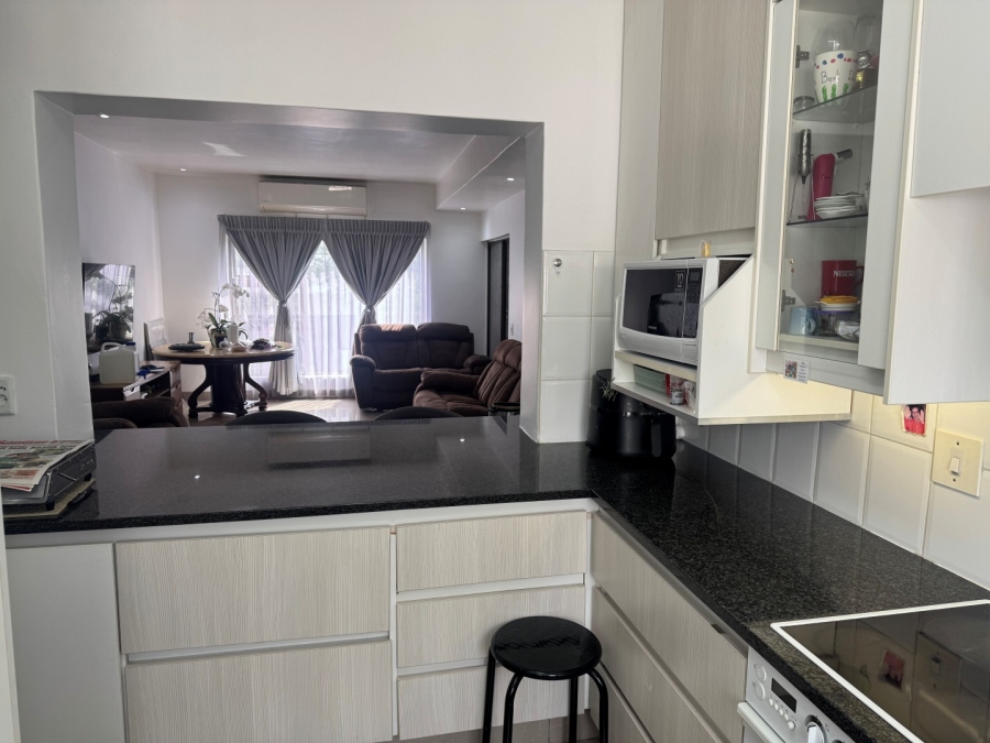 To Let 3 Bedroom Property for Rent in Benmore Gardens Gauteng