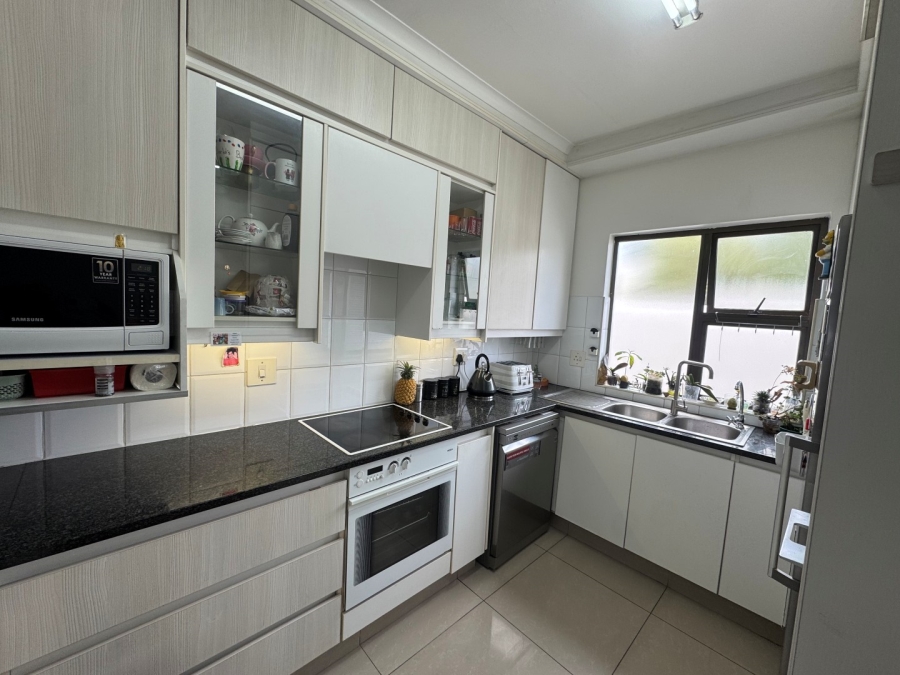 To Let 3 Bedroom Property for Rent in Benmore Gardens Gauteng