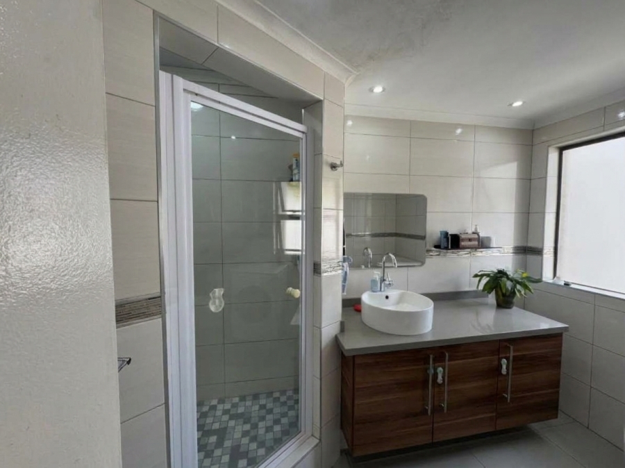 To Let 3 Bedroom Property for Rent in Benmore Gardens Gauteng
