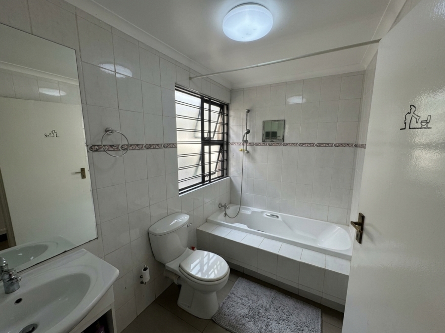 To Let 3 Bedroom Property for Rent in Benmore Gardens Gauteng