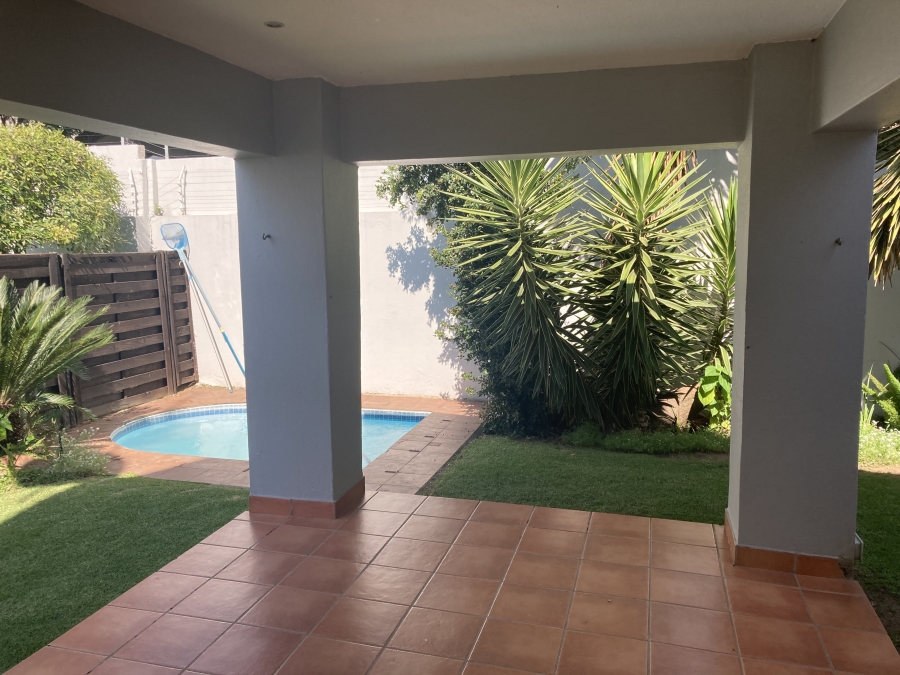 To Let 2 Bedroom Property for Rent in Waverley Gauteng