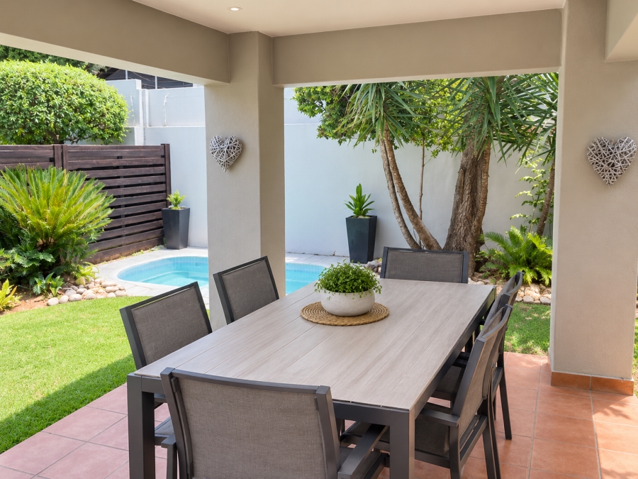 To Let 2 Bedroom Property for Rent in Waverley Gauteng