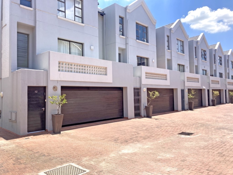 To Let 2 Bedroom Property for Rent in Waverley Gauteng