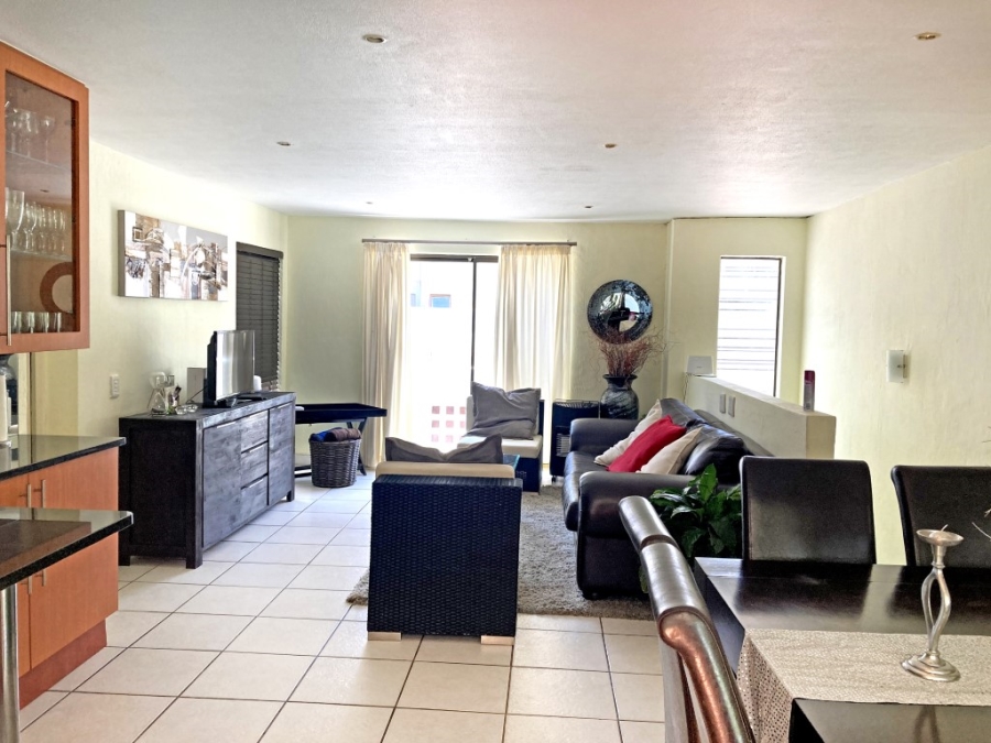To Let 2 Bedroom Property for Rent in Waverley Gauteng
