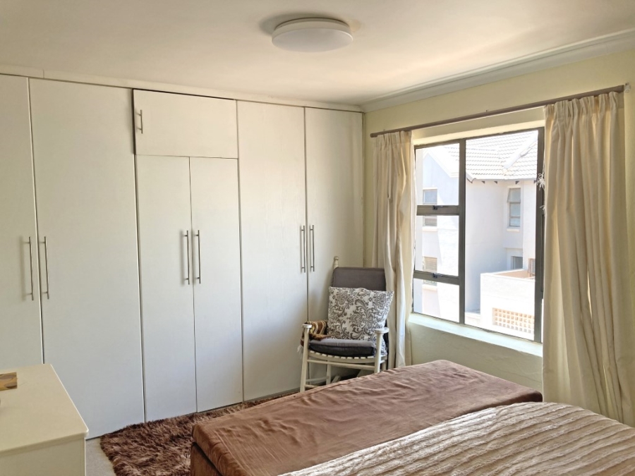 To Let 2 Bedroom Property for Rent in Waverley Gauteng
