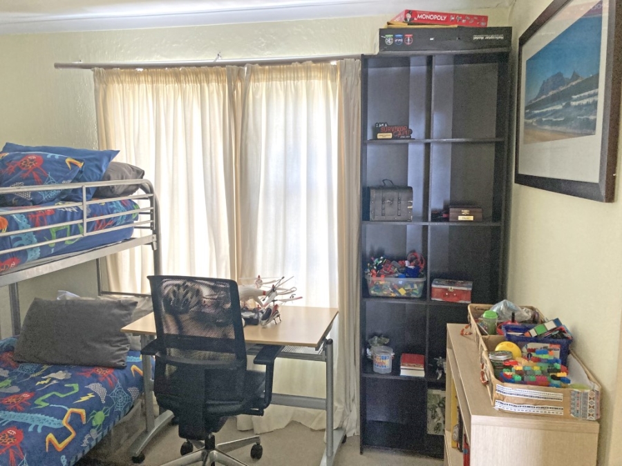 To Let 2 Bedroom Property for Rent in Waverley Gauteng