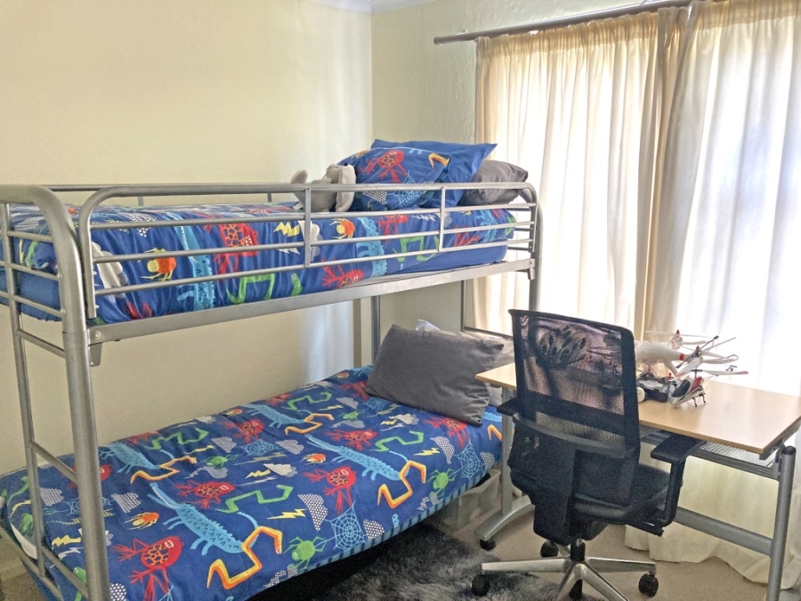 To Let 2 Bedroom Property for Rent in Waverley Gauteng