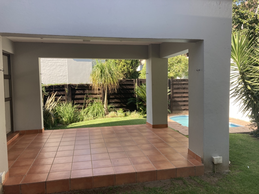 To Let 2 Bedroom Property for Rent in Waverley Gauteng