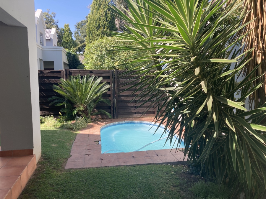 To Let 2 Bedroom Property for Rent in Waverley Gauteng