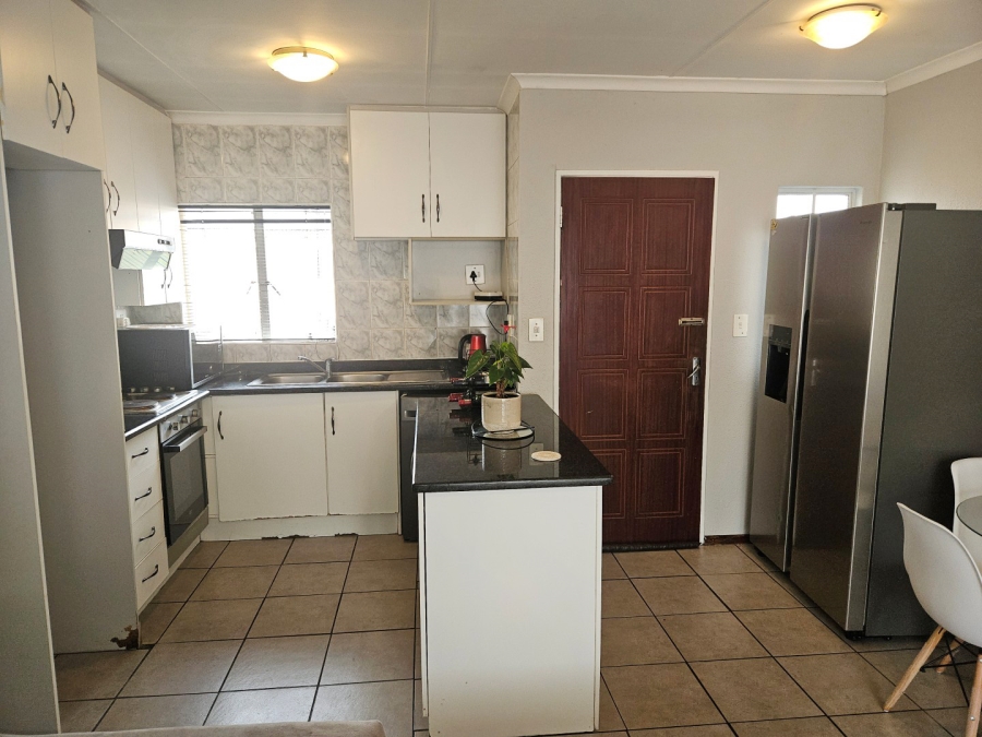 3 Bedroom Property for Sale in Kew Gauteng