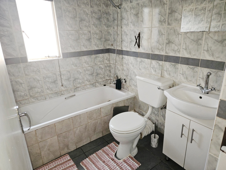 3 Bedroom Property for Sale in Kew Gauteng