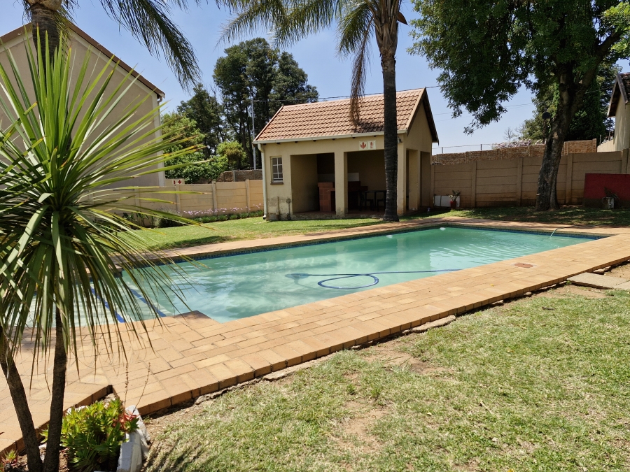 3 Bedroom Property for Sale in Kew Gauteng