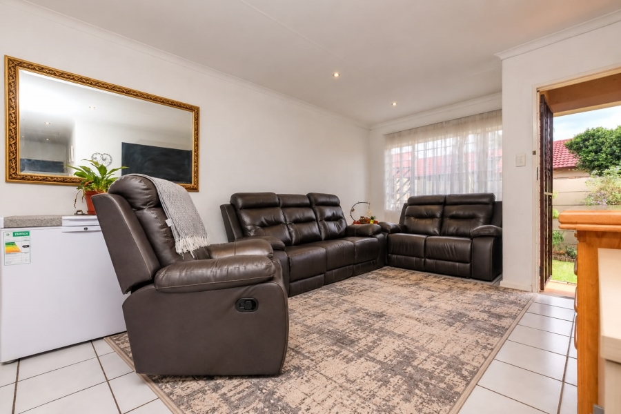 2 Bedroom Property for Sale in Allens Nek Gauteng