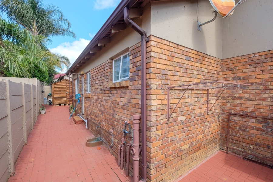 2 Bedroom Property for Sale in Allens Nek Gauteng