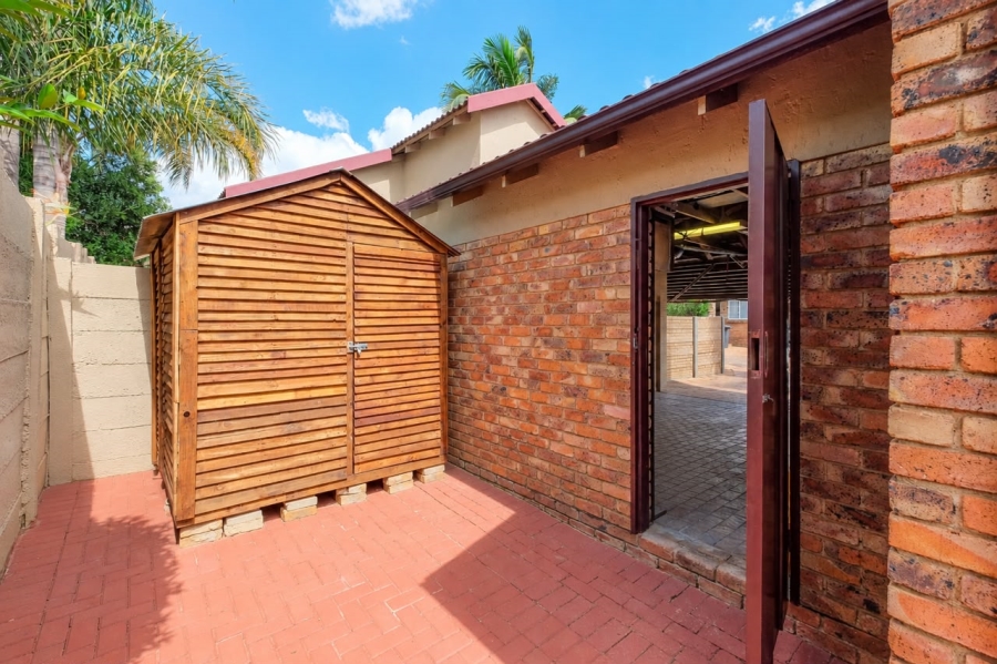 2 Bedroom Property for Sale in Allens Nek Gauteng