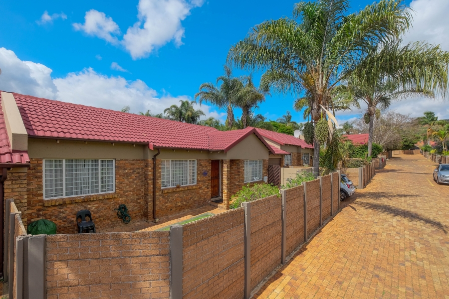2 Bedroom Property for Sale in Allens Nek Gauteng