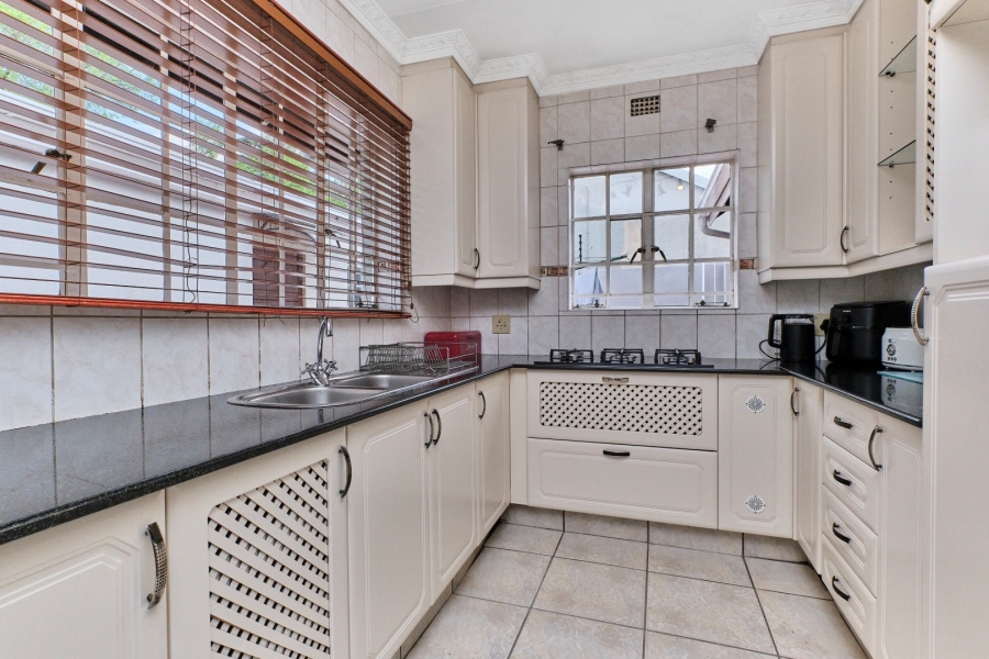 3 Bedroom Property for Sale in Gallo Manor Gauteng