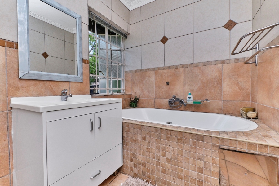 3 Bedroom Property for Sale in Gallo Manor Gauteng