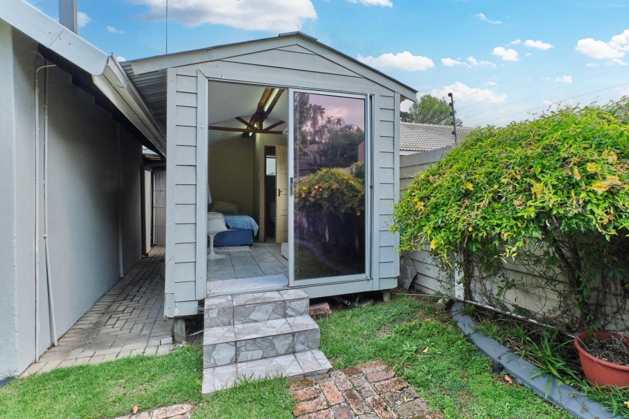 3 Bedroom Property for Sale in Gallo Manor Gauteng