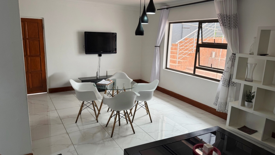To Let 2 Bedroom Property for Rent in Bryanston Gauteng