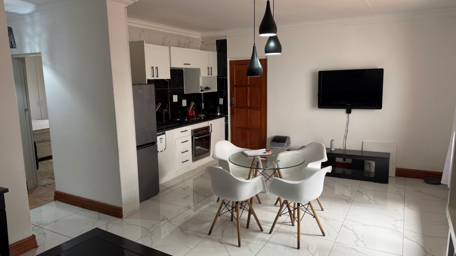 To Let 2 Bedroom Property for Rent in Bryanston Gauteng