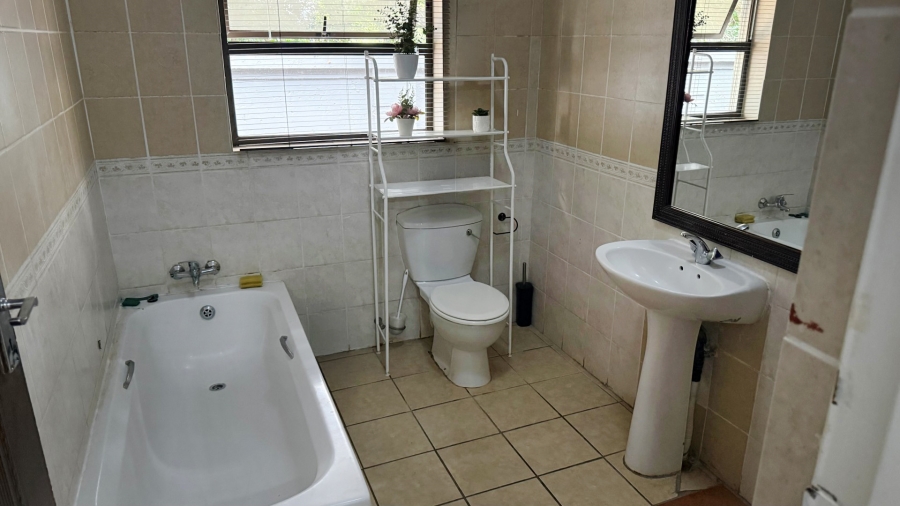 To Let 2 Bedroom Property for Rent in Bryanston Gauteng