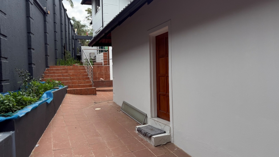 To Let 2 Bedroom Property for Rent in Bryanston Gauteng