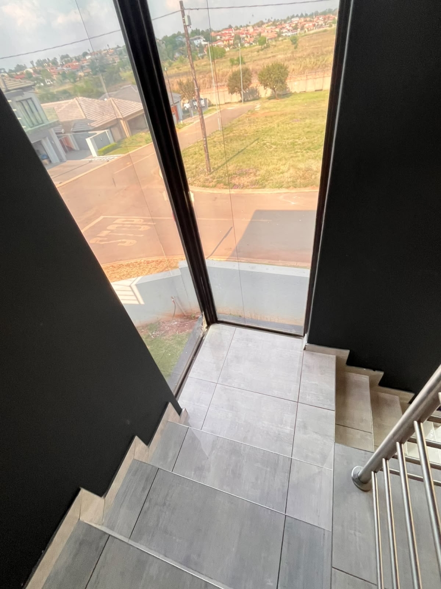 4 Bedroom Property for Sale in Clayville Gauteng