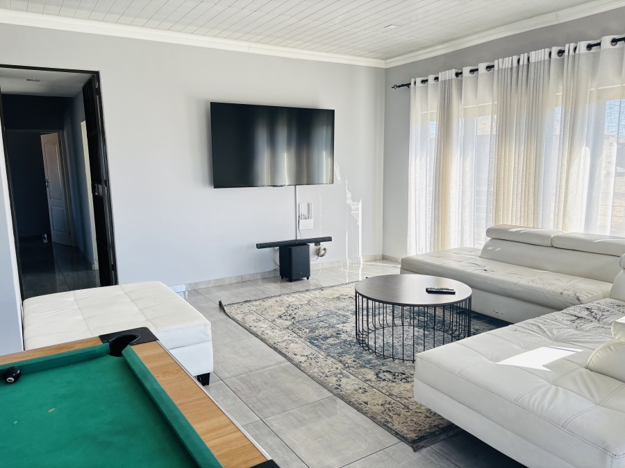 4 Bedroom Property for Sale in Clayville Gauteng