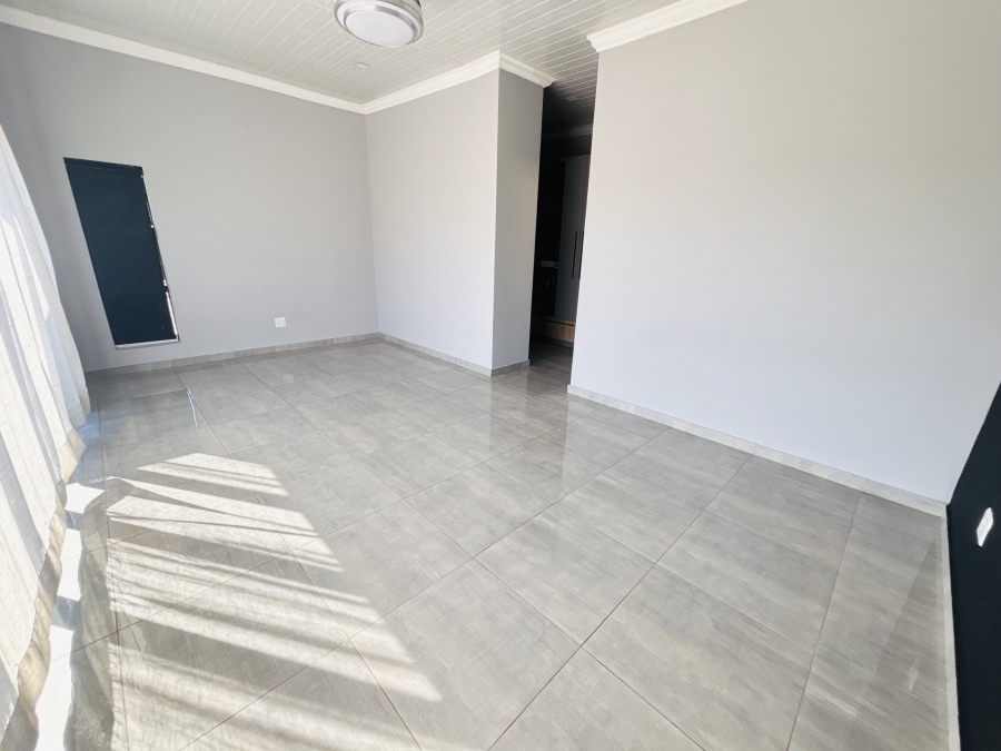 4 Bedroom Property for Sale in Clayville Gauteng