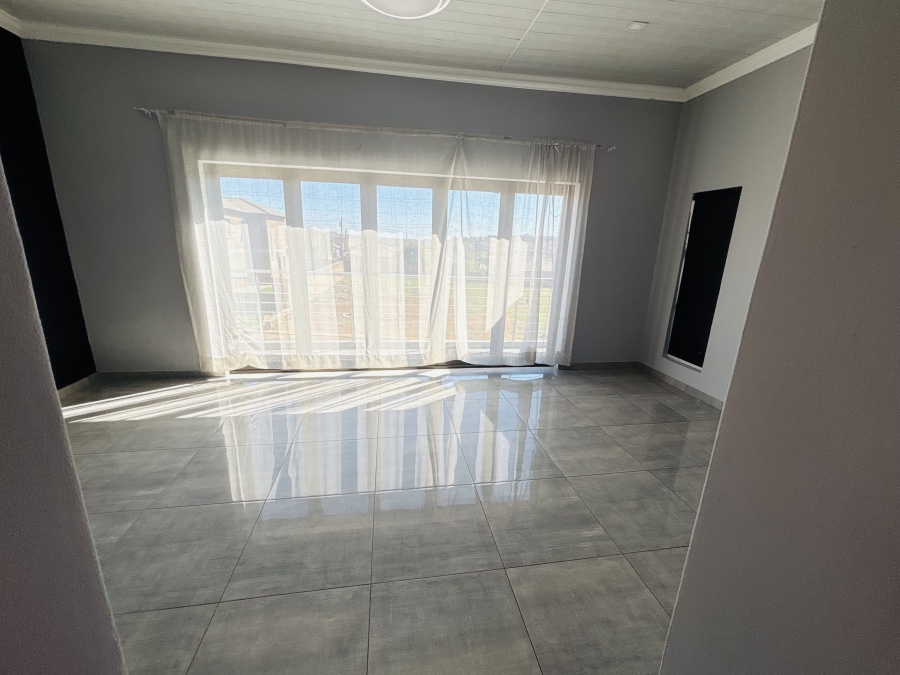 4 Bedroom Property for Sale in Clayville Gauteng
