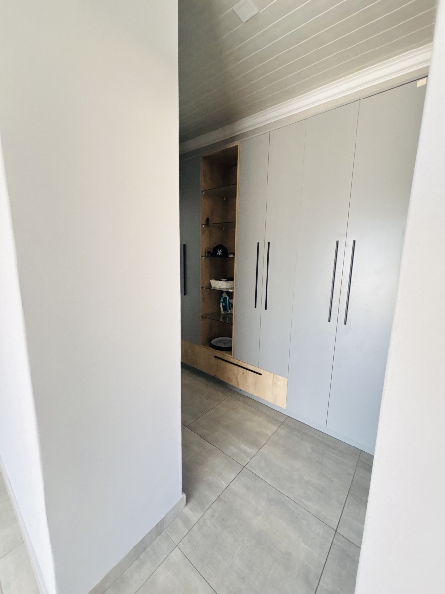 4 Bedroom Property for Sale in Clayville Gauteng