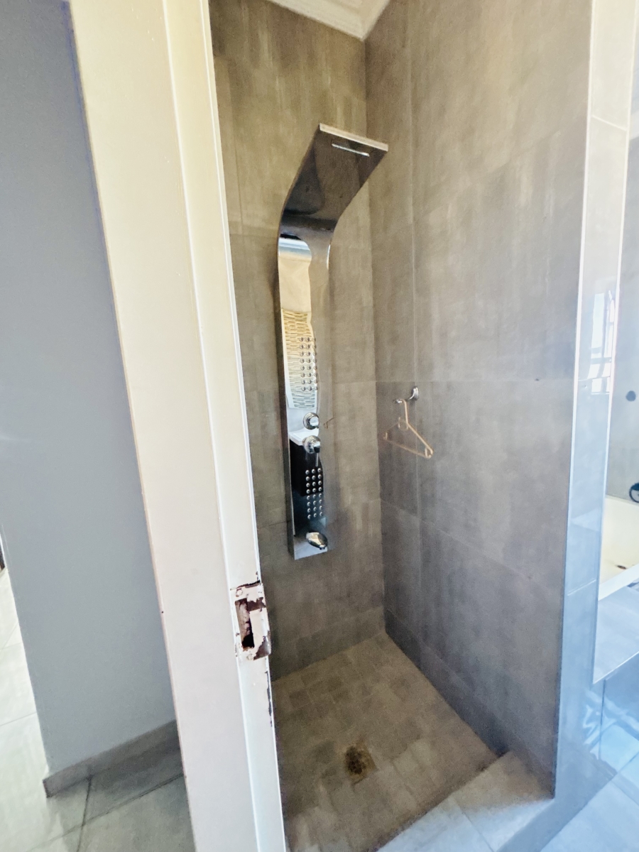 4 Bedroom Property for Sale in Clayville Gauteng
