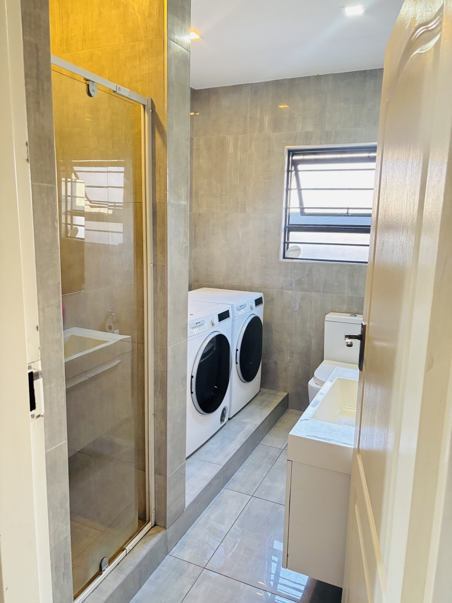 4 Bedroom Property for Sale in Clayville Gauteng