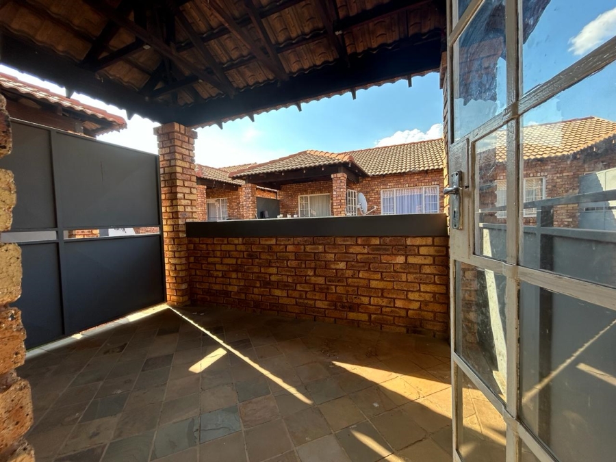 2 Bedroom Property for Sale in Andeon AH Gauteng