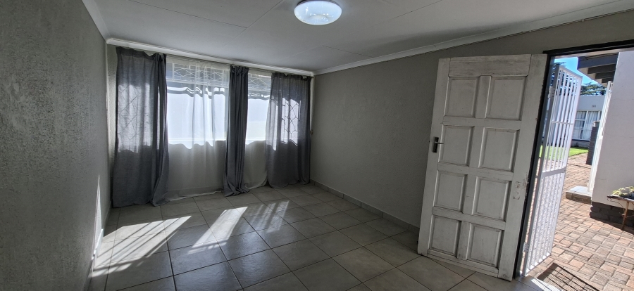 To Let Commercial Property for Rent in Monument Gauteng