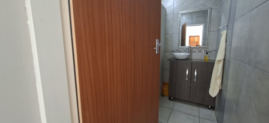 To Let Commercial Property for Rent in Monument Gauteng