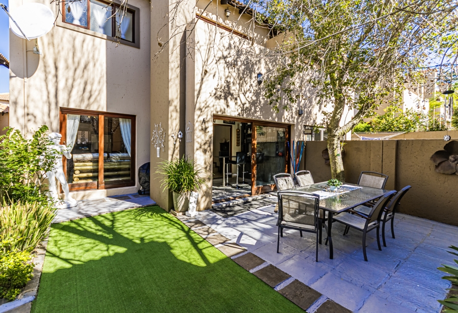2 Bedroom Property for Sale in Noordheuwel Gauteng