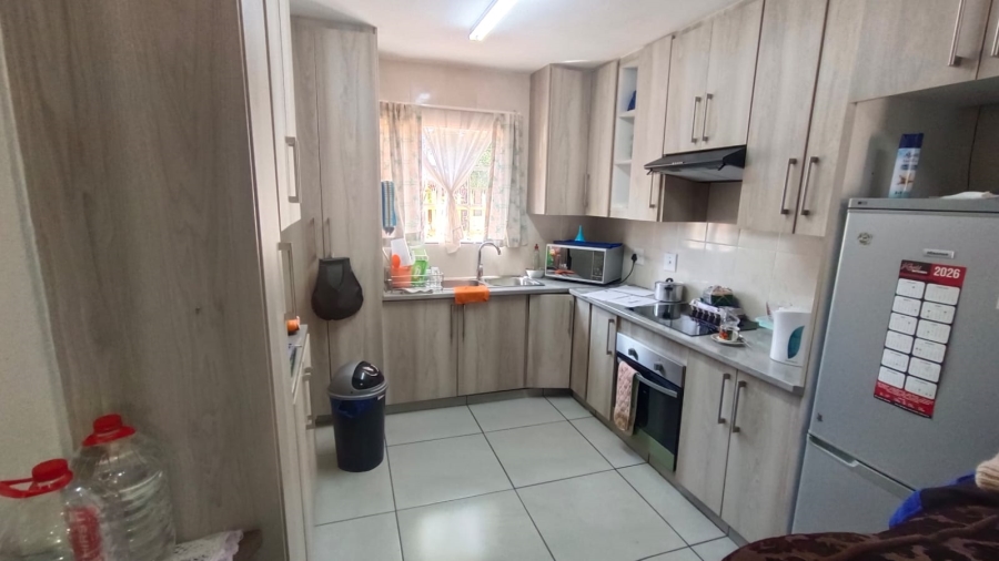 2 Bedroom Property for Sale in Helikonpark Gauteng
