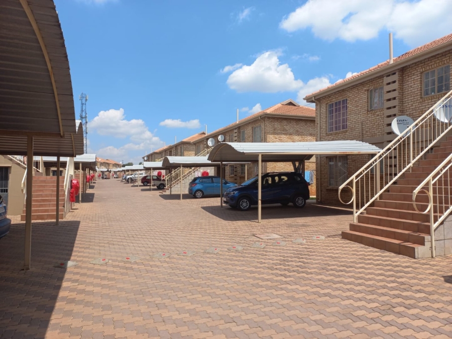 2 Bedroom Property for Sale in Helikonpark Gauteng