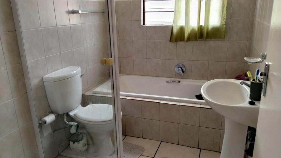 2 Bedroom Property for Sale in Greenhills Gauteng