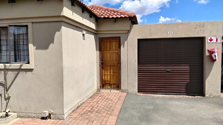 2 Bedroom Property for Sale in Greenhills Gauteng